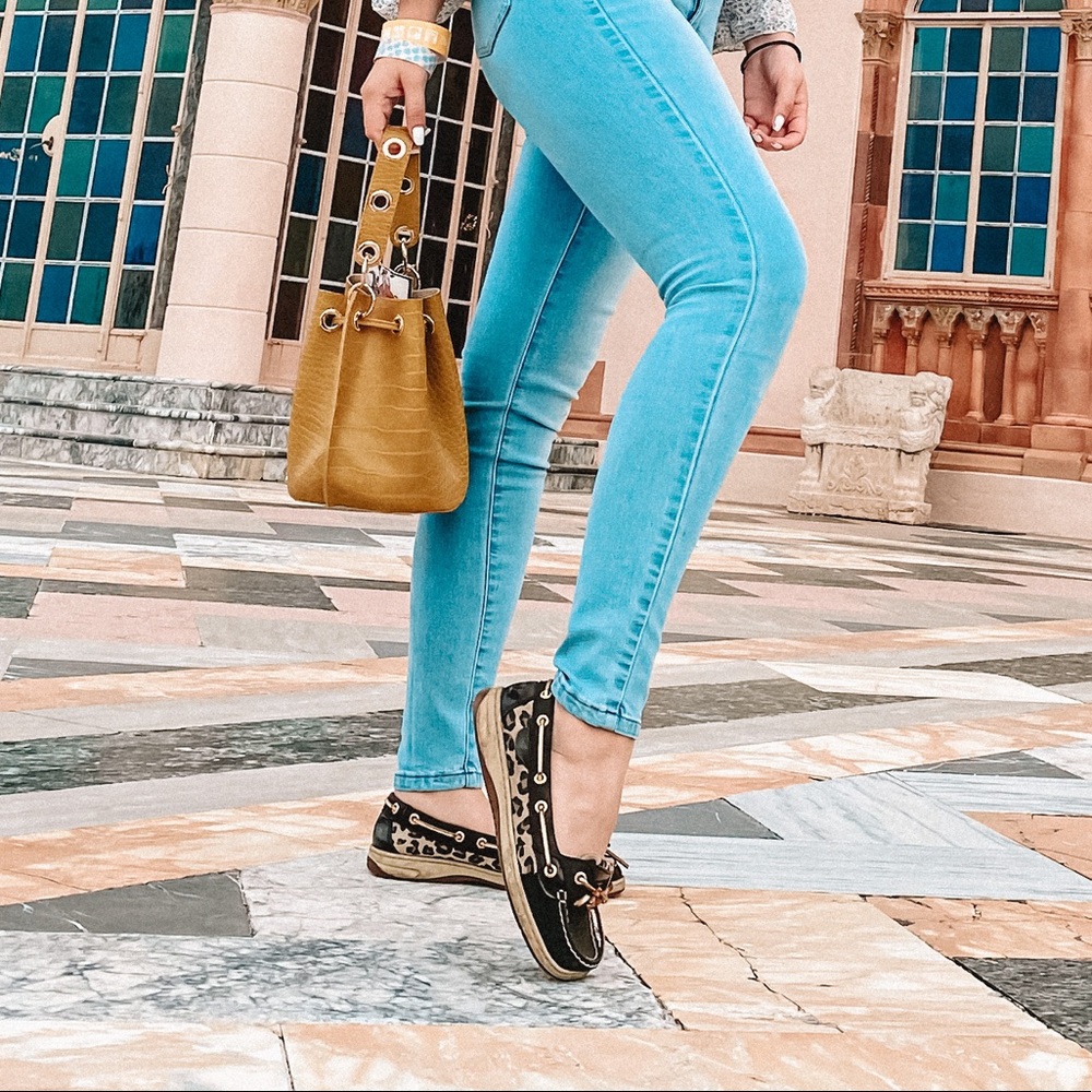 Drawstring bucket bag (crossbody chain included!)